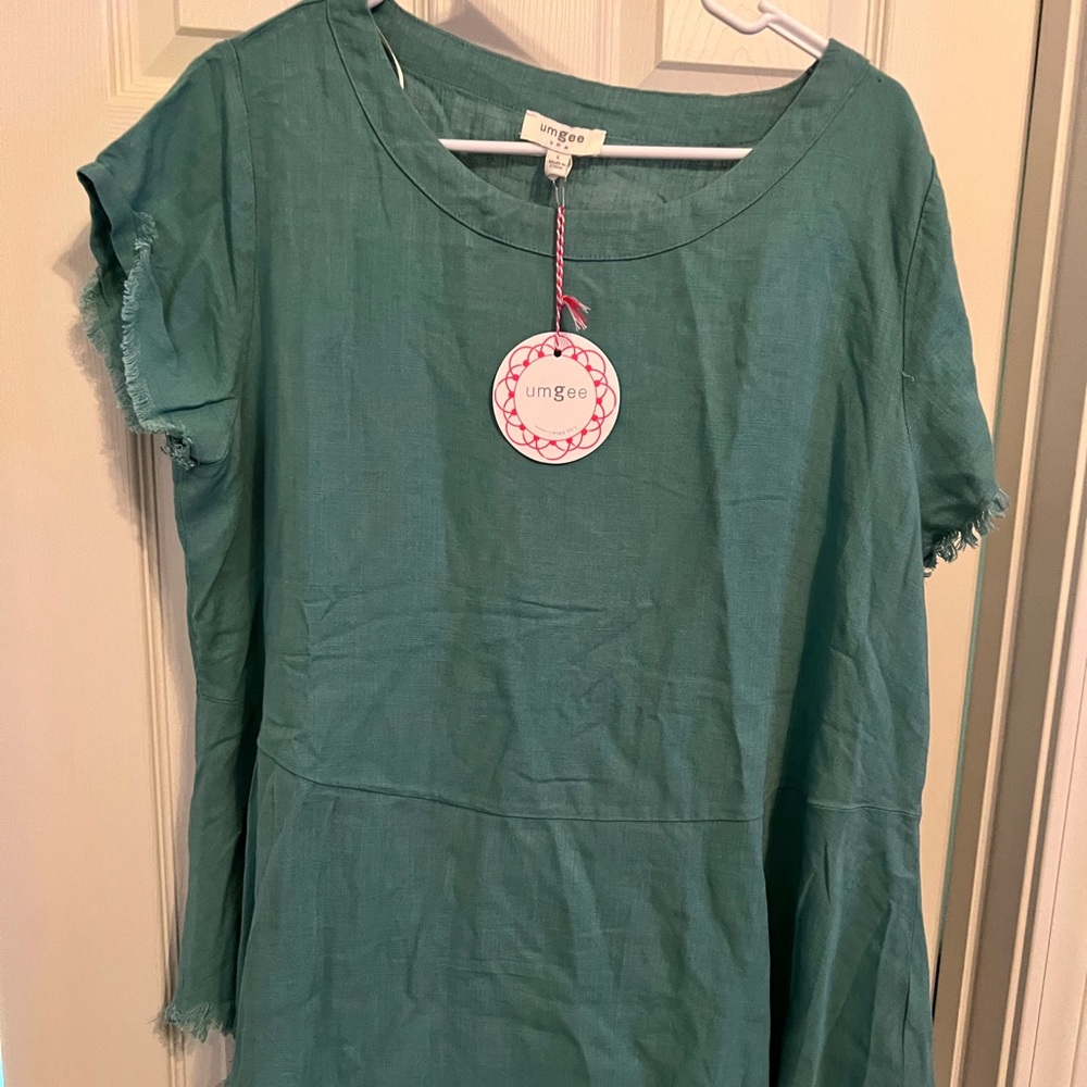 New Umgee linen top with frayed hem